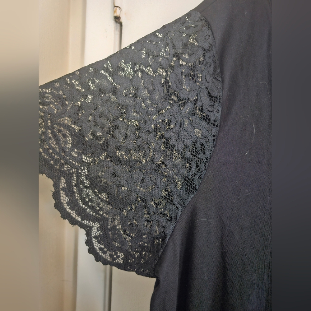 Black Lace Sleeve V-Neck Top - Picture 4 of 5